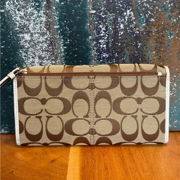 Coach Vintage Signature Khaki and White Leather Wallet - Picture 5 of 16